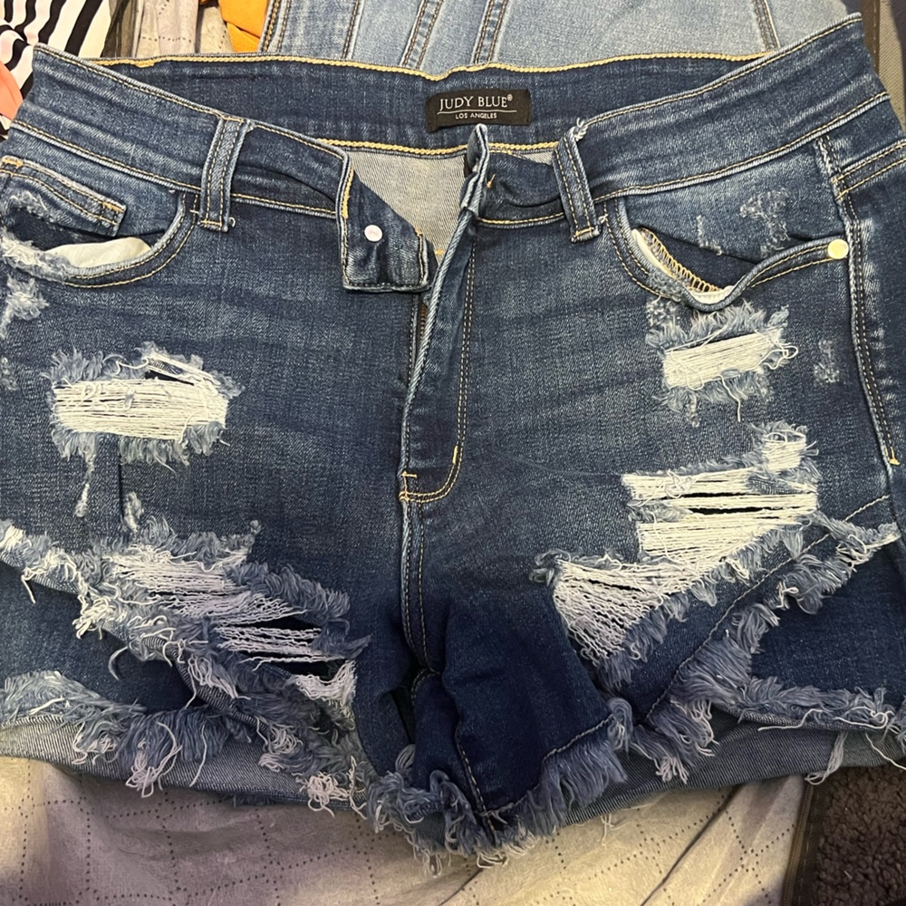Judy blue distressed shorts